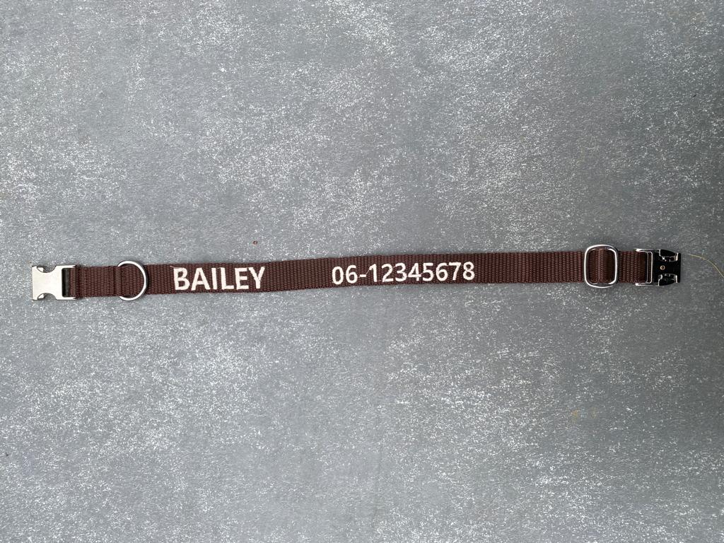 Halsband met naam bruin